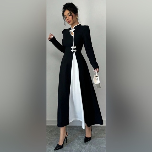 Elegant Retro Black and White Bubble Sleeve Patchwork Buttoned Maxi Dress - Picture 5 of 5
